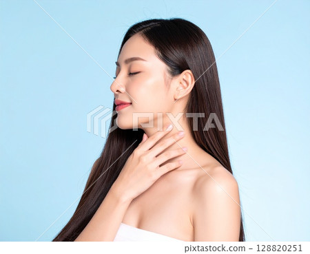 A young Asian woman with clear white skin / Skin care image / 128820251