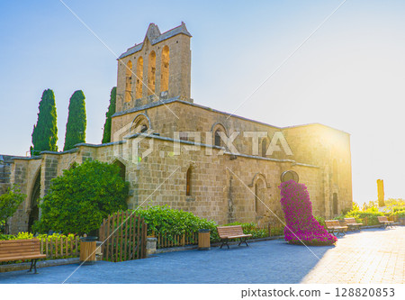 北塞浦路斯土耳其共和國貝拉派斯修道院清晨風景照片 北塞浦路斯土耳其共和國貝拉派斯修道院清晨風景照片 128820853