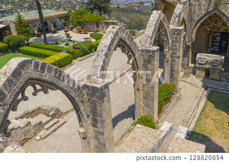 北塞浦路斯土耳其共和國貝拉派斯修道院拱形迴廊遺址照片 128820854