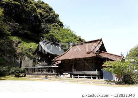 天石文彥神社(三宮神社)的大祭祀活動就建在山的中心。 天石文彥神社(三宮神社)的大祭祀活動就建在山的中心。 128822340