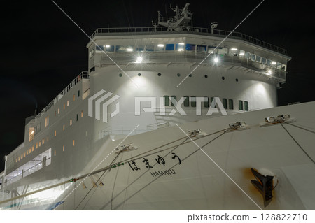 [Tokyo Kyushu Ferry arrives at Mayu Shinmoji Port] 128822710