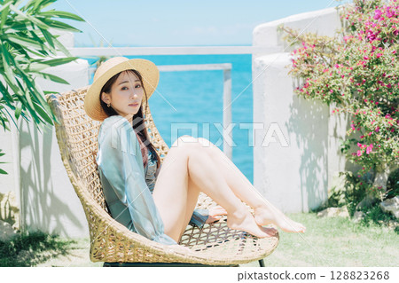 Young woman enjoying vacation at resort 128823268