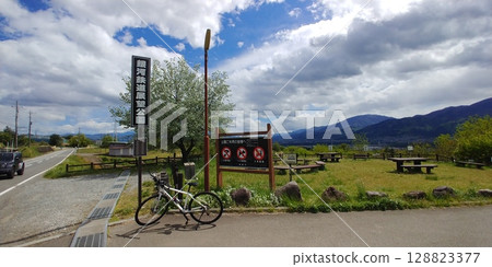 銀河鐵道觀景公園和自行車 128823377