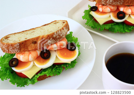 Healthy breakfast 128823500