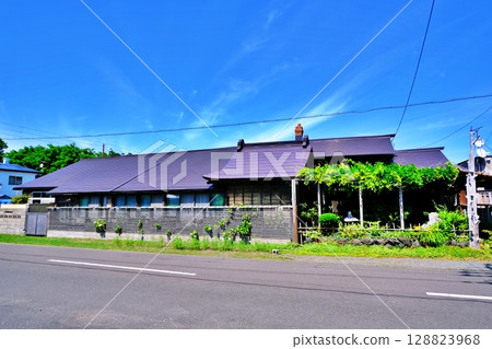 View of Kindaitei, a salmon specialty restaurant (Ishikari City, Hokkaido) 128823968