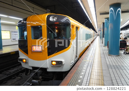 Kintetsu Osaka-Namba Station "Limited Express Train to Ujiyamada" Kintetsu Osaka-Namba Station "Limited Express Train to Ujiyamada" 128824221