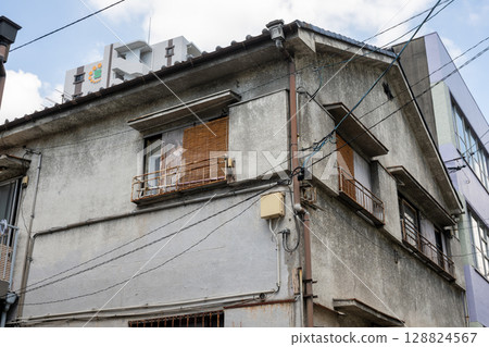 日本愛知縣名古屋市一座古老而美麗的建築 日本愛知縣名古屋市一座古老而美麗的建築 128824567