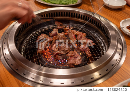 日本三重縣松阪市非常美味的烤肉 日本三重縣松阪市非常美味的烤肉 128824820