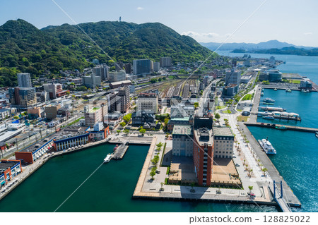 Fukuoka Prefecture: Mojiko cityscape 128825022