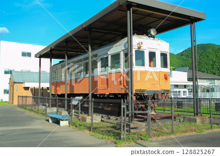 野上電車繼續講述楠木公園的過去的故事 128825267