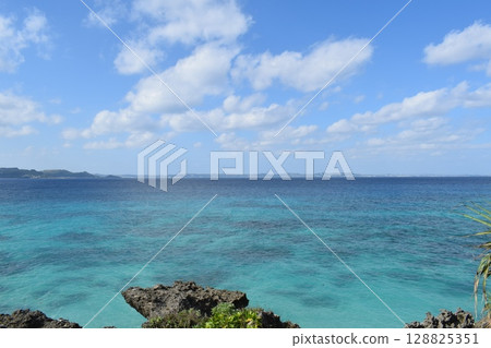 沖繩島 128825351