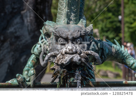 Bronze dragon chozuya 128825478