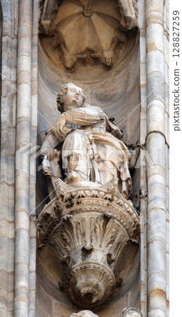 Statue of Saint on the facade of the Milan Cathedral, Duomo di Santa Maria Nascente, Milan, Lombardy, Italy 128827259