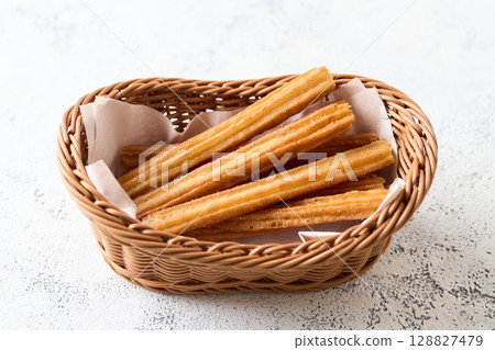 籃子裡的油條 籃子裡的油條 128827479