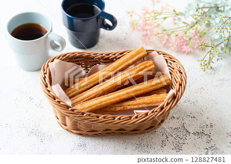 籃子裡的油條 128827481