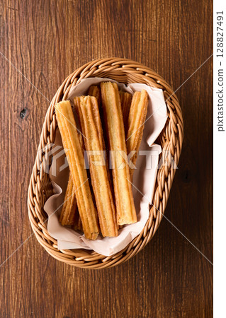 籃子裡的油條 128827491