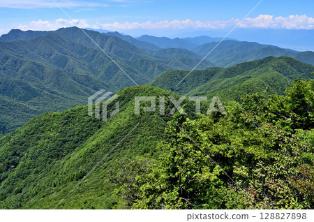 View of the Misaka Mountains in summer from the summit of Shakagatake in the Misaka Mountains 128827898