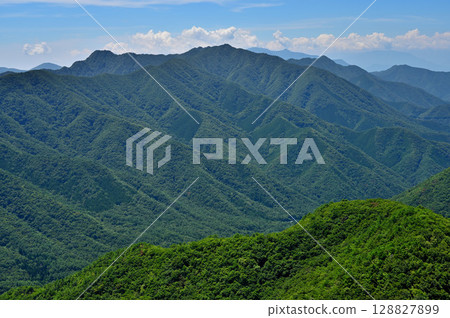 Summer in the Misaka Mountains: View from the summit of Shakagatake Summer in the Misaka Mountains: View from the summit of Shakagatake 128827899