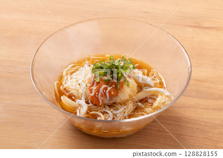 Whitebait, cod roe, grated daikon radish, somen noodles Whitebait, cod roe, grated daikon radish, somen noodles 128828155