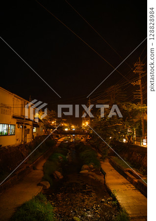 Night view of Tamatsukuri Onsen 128828984