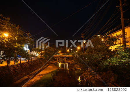 Night view of Tamatsukuri Onsen 128828992