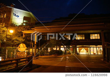 Night view of Tamatsukuri Onsen Night view of Tamatsukuri Onsen 128828998