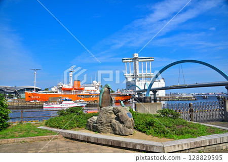 Aichi Prefecture: View of Nagoya Port Garden Pier, Nagoya Port Port Building 128829595