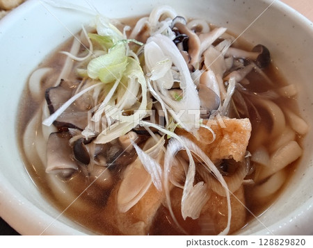 蘑菇炸豆腐烏龍麵 蘑菇炸豆腐烏龍麵 128829820