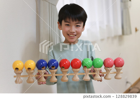 男孩玩十件式劍玉 男孩玩十件式劍玉 128829839