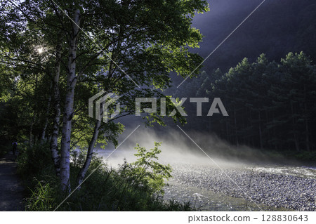 A fantastical river mist rising from Kamikochi in the early morning and the tranquil scenery of the Azusa River A fantastical river mist rising from Kamikochi in the early morning and the tranquil scenery of the Azusa River 128830643