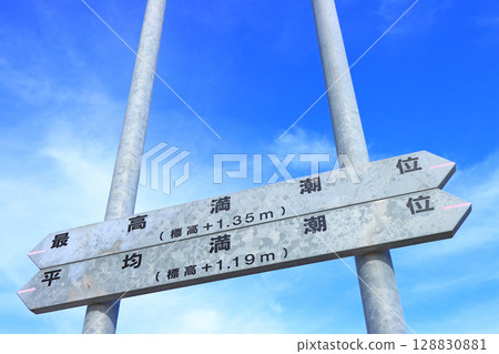 Scenery of Ise Bay typhoon water level display board, Kisosaki Town, Mie Prefecture 128830881