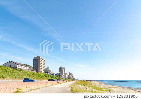瀨波溫泉:從海灘廣場眺望溫泉旅館 瀨波溫泉:從海灘廣場眺望溫泉旅館 128831906