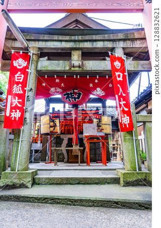 京都會伏見區伏見稻荷大社白狐大神 京都會伏見區伏見稻荷大社白狐大神 128832621