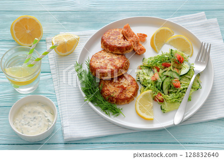 Hot Smoked salmon burgers, patties and coleslaw 128832640