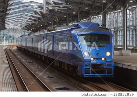 JR九州883系特快「Sonic」停靠行橋站 JR九州883系特快「Sonic」停靠行橋站 128832959