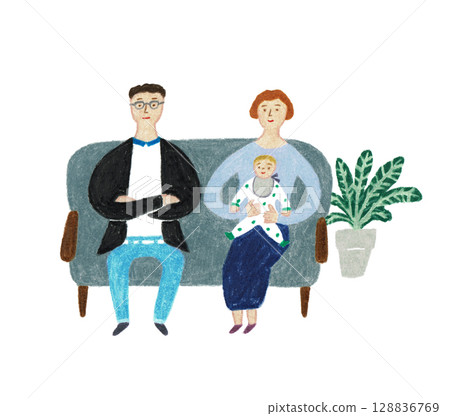 手繪插圖：一對年輕夫婦坐在沙發上養育孩子 128836769