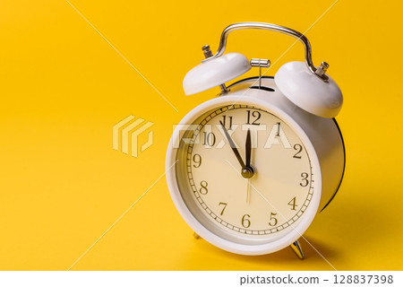 Vintage alarm clock as a conceptual background for deadlines for tasks in business 128837398