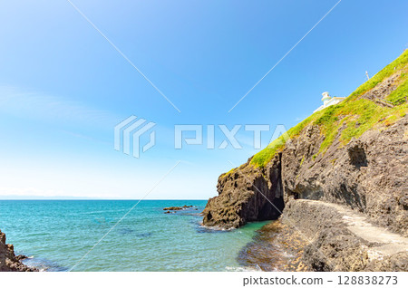 Coastal scenery from Cape Kakuda [Kakuda Lighthouse and Cave (Hanganbune Kakushi)] 128838273
