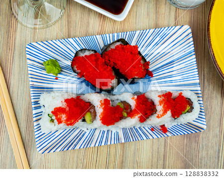 Urumaki roll with salmon avocado pepino and tobiko Urumaki roll with salmon avocado pepino and tobiko 128838332