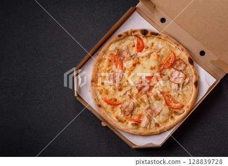 Italian pizza with chicken and bacon, cheese, tomatoes and sauce 128839728