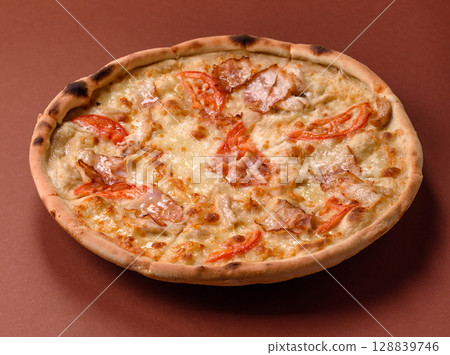 Italian pizza with chicken and bacon, cheese, tomatoes and sauce 128839746