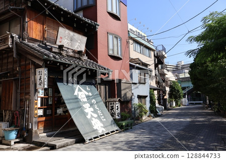 佃島的老字號佃煮店 佃島的老字號佃煮店 128844733