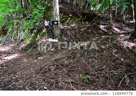Kagikake Pass in the Misaka Mountains: Kagikake Pass Trailhead Kagikake Pass in the Misaka Mountains: Kagikake Pass Trailhead 128844778