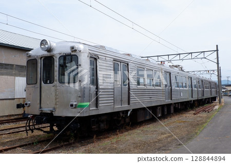 Deha 6007 parked at Tsugaru-Osawa Station on the Konan Railway Owani Line 128844894