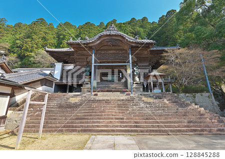 [橋倉寺（護馬堂）] 德島縣三好市池田町集藏屋 128845288