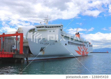 向日葵（大分市西大分港） 128845410