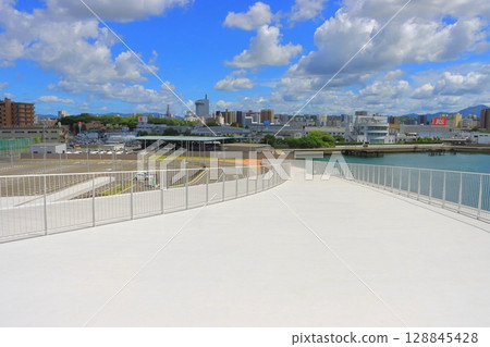 從屋頂俯瞰大分市景(Hover Terminal Oita) 從屋頂俯瞰大分市景(Hover Terminal Oita) 128845428