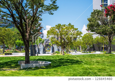 Yokkaichi City Park's symbolic fountain "The Bridge of the Seven Seas" 128845460