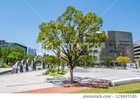 四日市立公園的象徵噴泉“七海之橋” 128845500