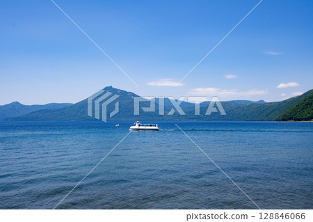 夏天的支笏湖風景 128846066